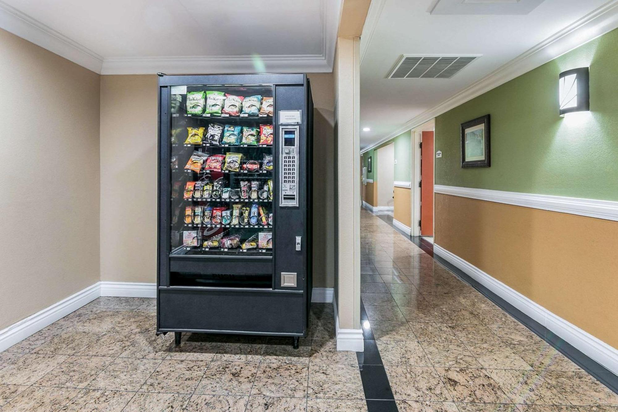 College Park Quality Inn & Suites Atlanta Airport South מראה חיצוני תמונה