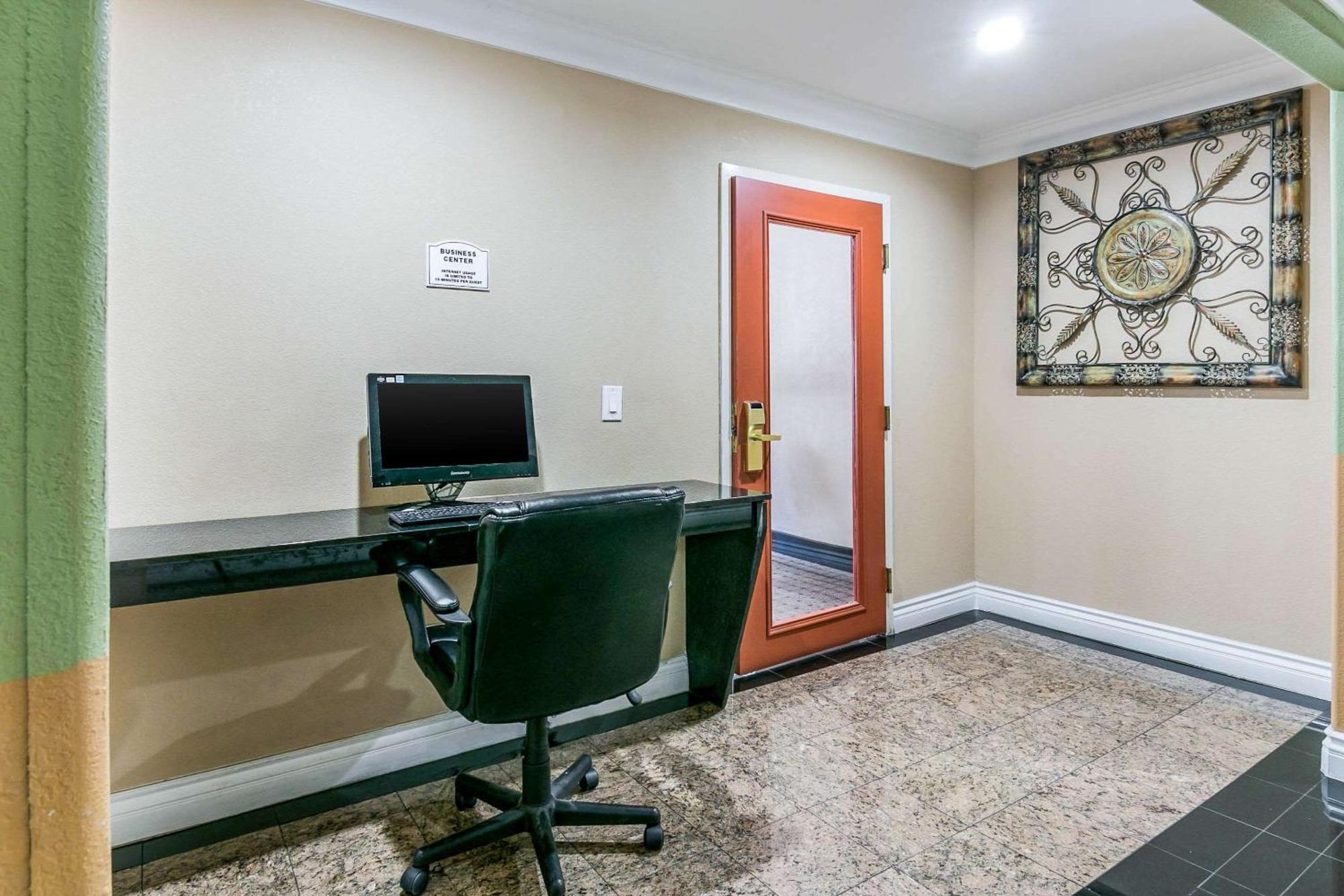 College Park Quality Inn & Suites Atlanta Airport South מראה חיצוני תמונה