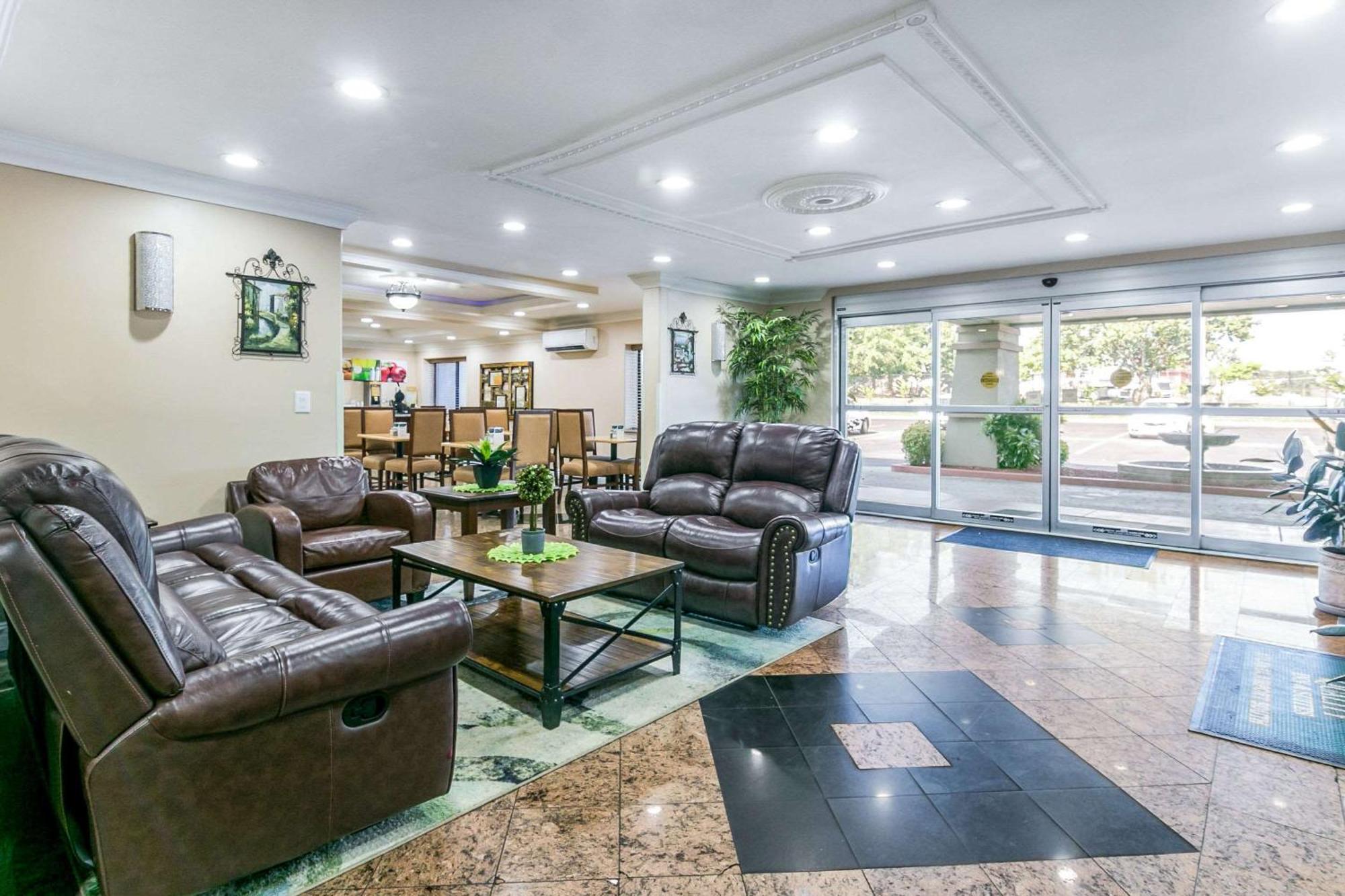 College Park Quality Inn & Suites Atlanta Airport South מראה חיצוני תמונה